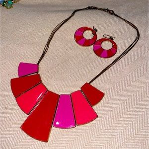 Retro necklace and earrings set. Tarnished gold, pink enamel.